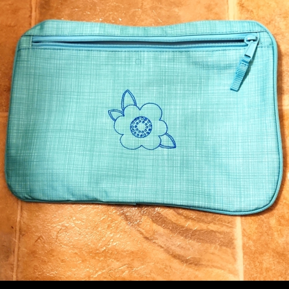 Thirty one cosmetics pouch